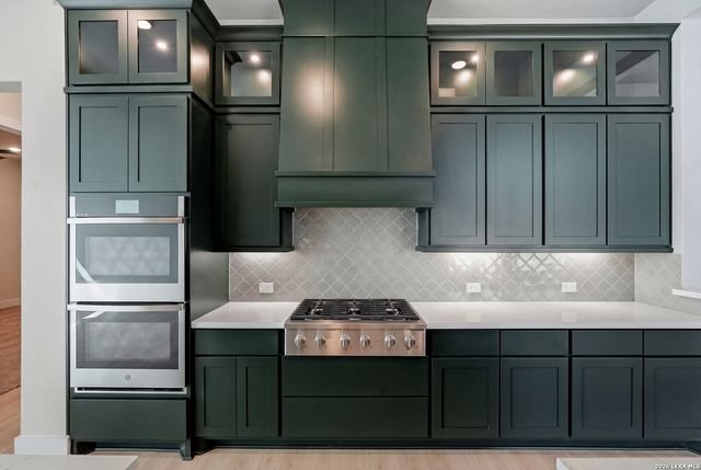 557 Poe Parkway, Castroville, TX 78009