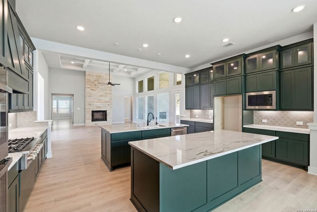 557 Poe Parkway, Castroville, TX 78009