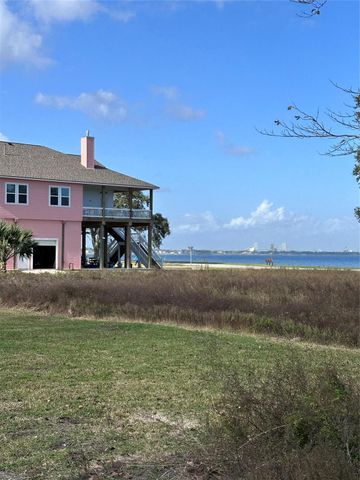 2 Shoreacres Circle, Shoreacres, TX 77571