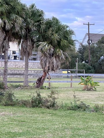 2 Shoreacres Circle, Shoreacres, TX 77571