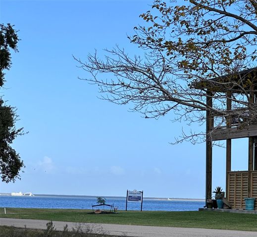 2 Shoreacres Circle, Shoreacres, TX 77571
