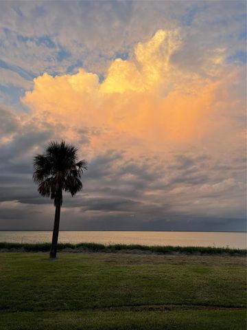 2 Shoreacres Circle, Shoreacres, TX 77571