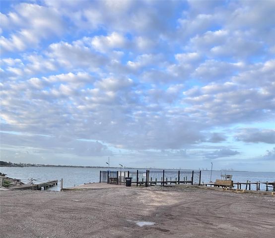 2 Shoreacres Circle, Shoreacres, TX 77571