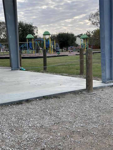 2 Shoreacres Circle, Shoreacres, TX 77571