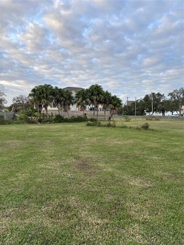 2 Shoreacres Circle, Shoreacres, TX 77571