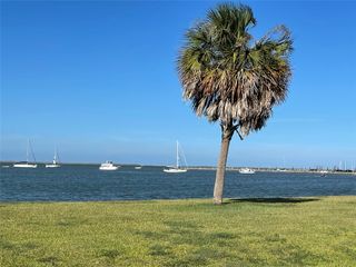 2 Shoreacres Circle, Shoreacres, TX 77571