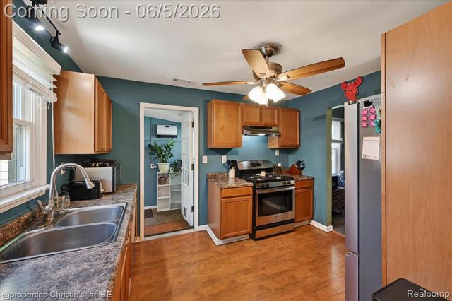 39185 Chase Street, Romulus, MI 48174