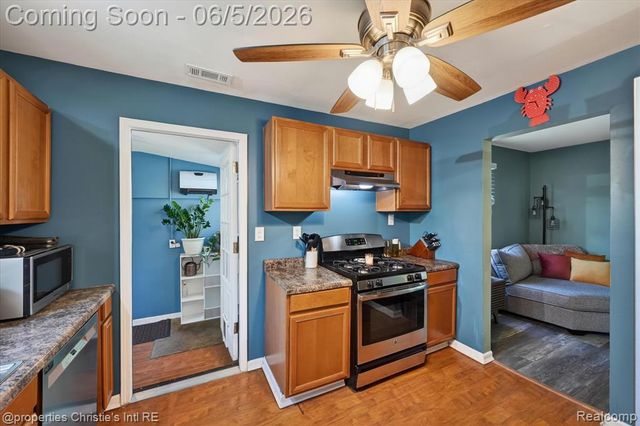 39185 Chase Street, Romulus, MI 48174