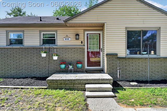 39185 Chase Street, Romulus, MI 48174