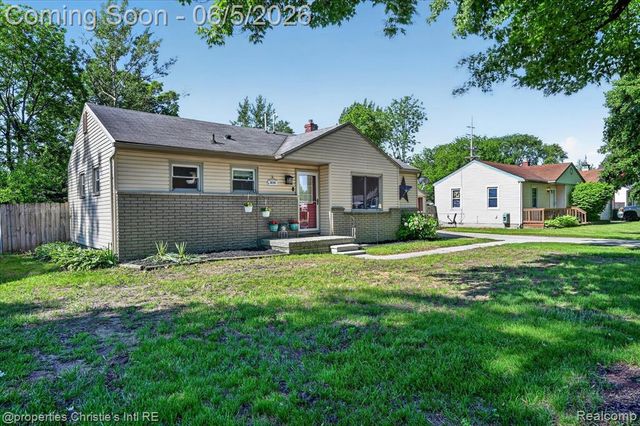 39185 Chase Street, Romulus, MI 48174