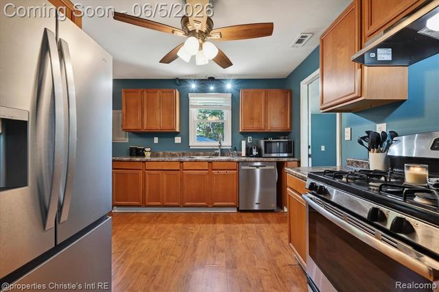 39185 Chase Street, Romulus, MI 48174
