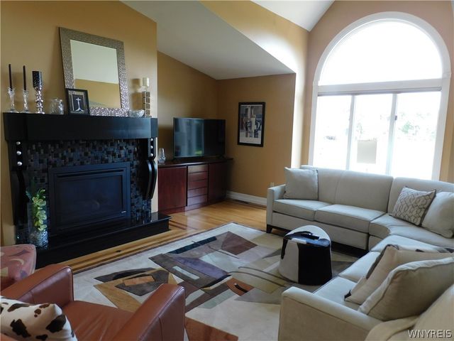 66 Cove Hollow, West Seneca, NY 14424
