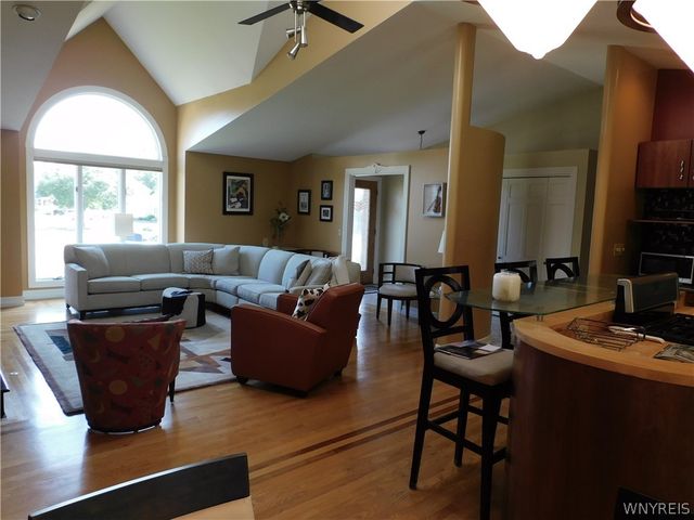 66 Cove Hollow, West Seneca, NY 14424