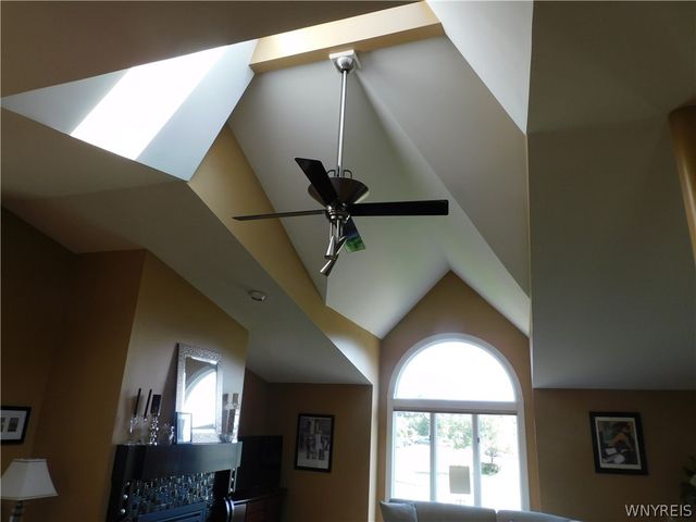 66 Cove Hollow, West Seneca, NY 14424