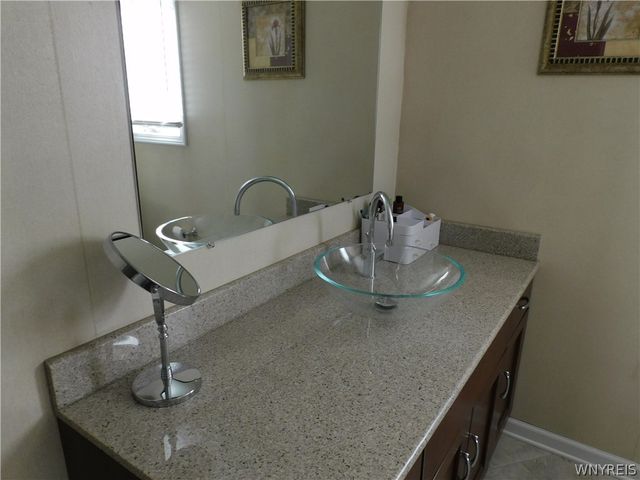 66 Cove Hollow, West Seneca, NY 14424