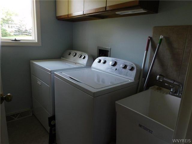 66 Cove Hollow, West Seneca, NY 14424