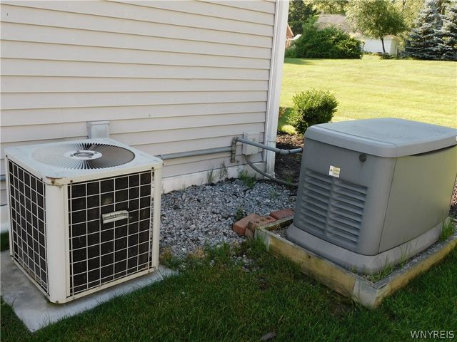 66 Cove Hollow, West Seneca, NY 14424