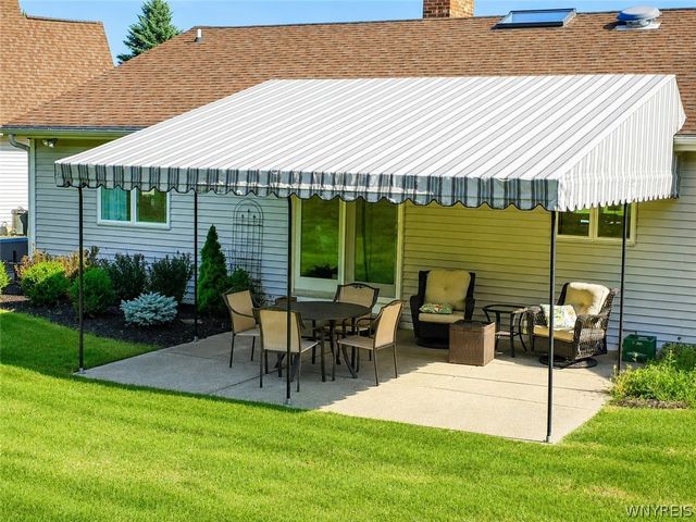 66 Cove Hollow, West Seneca, NY 14424
