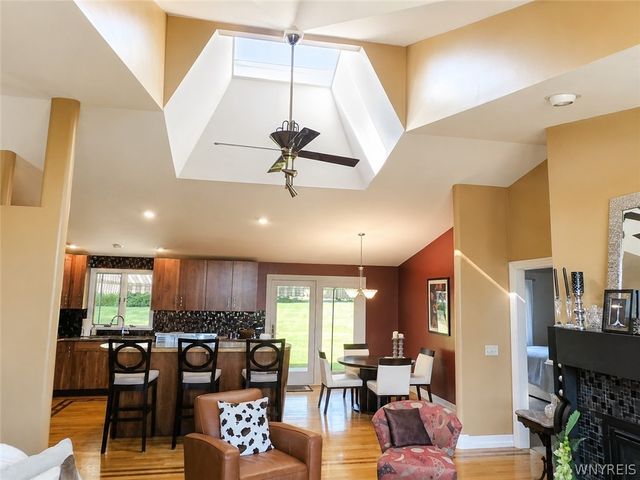 66 Cove Hollow, West Seneca, NY 14424