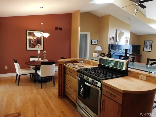 66 Cove Hollow, West Seneca, NY 14424