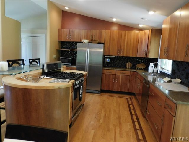 66 Cove Hollow, West Seneca, NY 14424