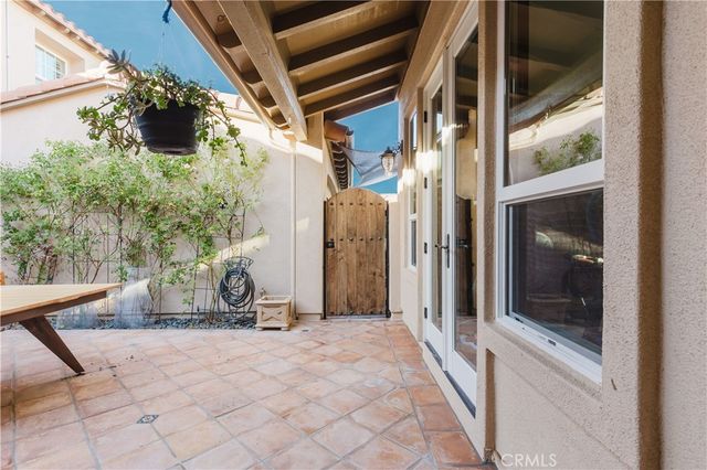 27101 Buckskin Lane, Canyon Country, CA 91387
