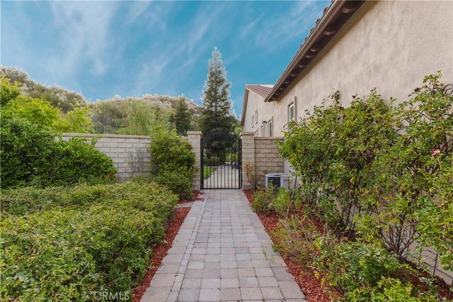 27101 Buckskin Lane, Canyon Country, CA 91387