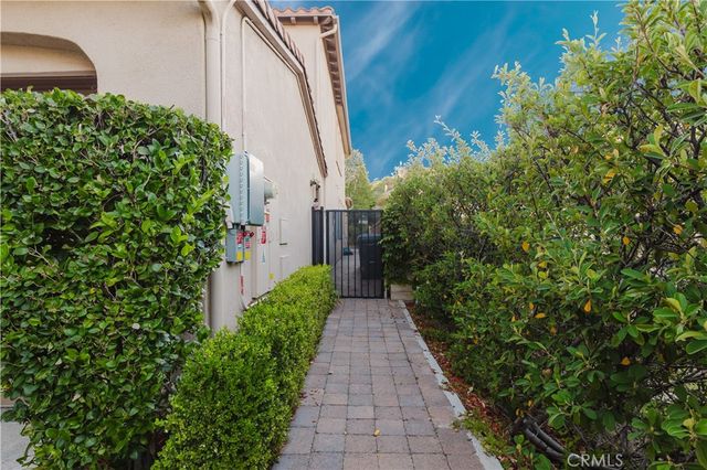 27101 Buckskin Lane, Canyon Country, CA 91387