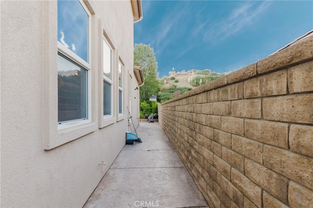 27101 Buckskin Lane, Canyon Country, CA 91387