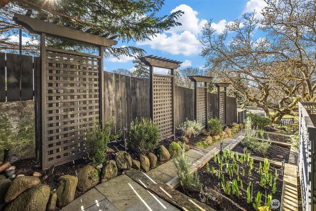 1614 31st Avenue W, Seattle, WA 98199