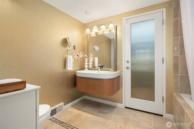 1614 31st Avenue W, Seattle, WA 98199