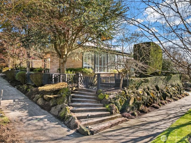 1614 31st Avenue W, Seattle, WA 98199