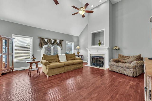 476 Maxshire Ct, Clarksville, TN 37043