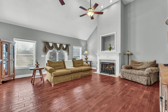 476 Maxshire Ct, Clarksville, TN 37043