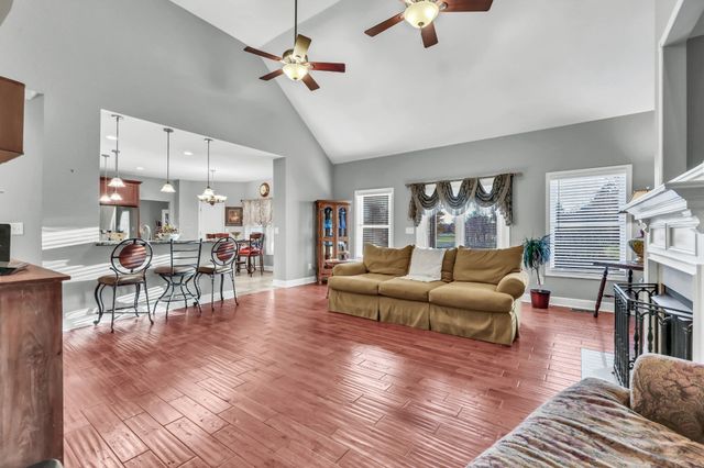 476 Maxshire Ct, Clarksville, TN 37043