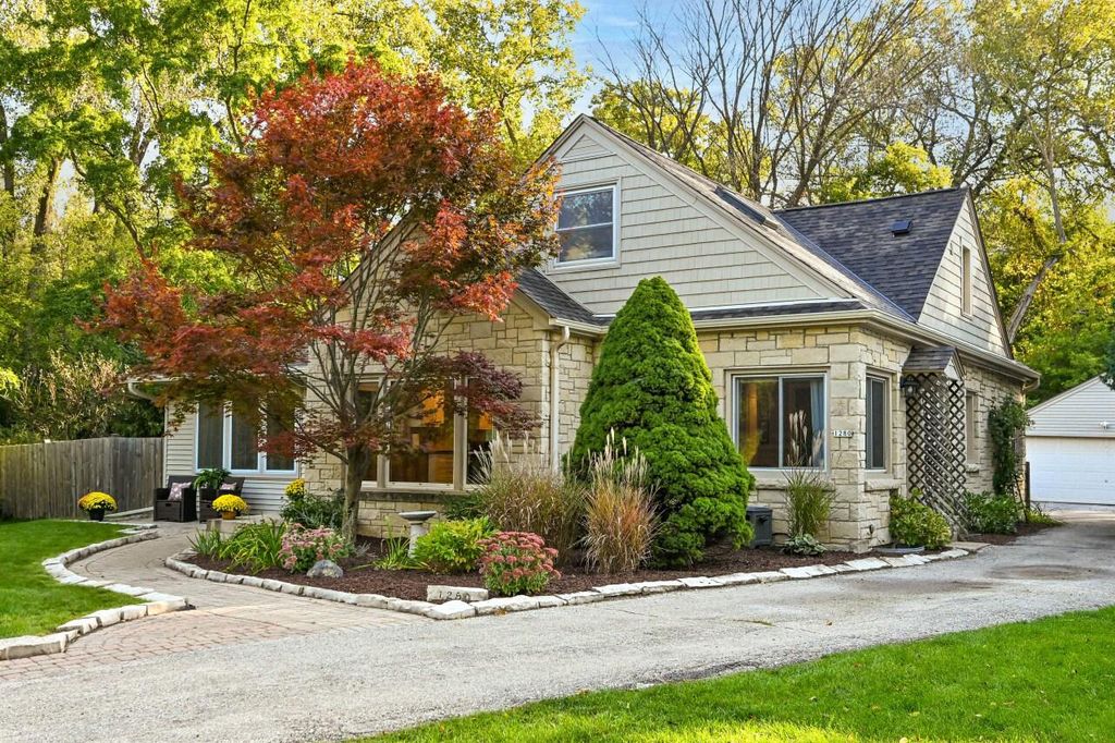 1280 N 85th STREET, Wauwatosa, WI 53226