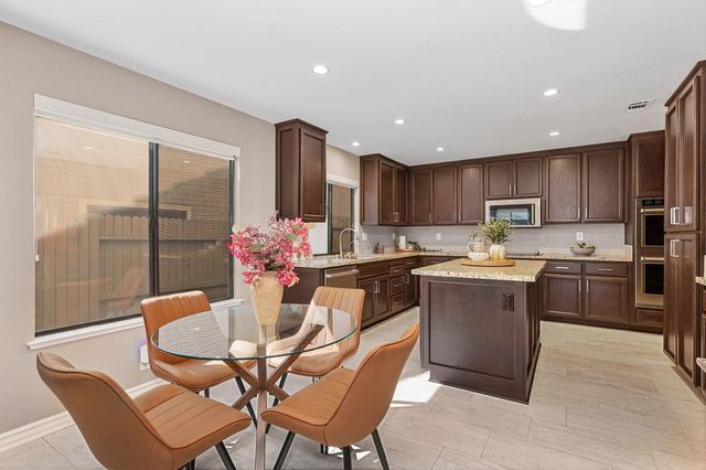 401 Bremerton Ct, Roseville, CA 95661
