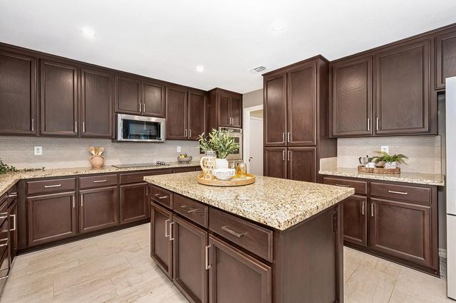 401 Bremerton Ct, Roseville, CA 95661
