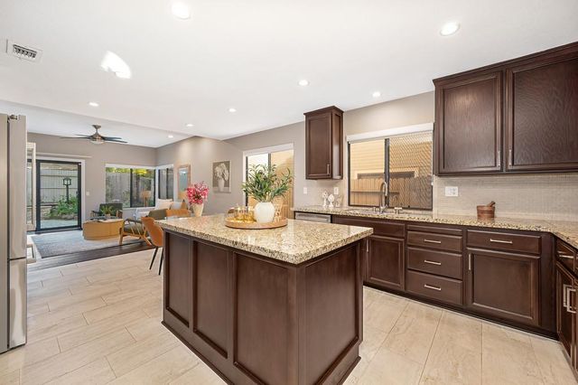 401 Bremerton Ct, Roseville, CA 95661