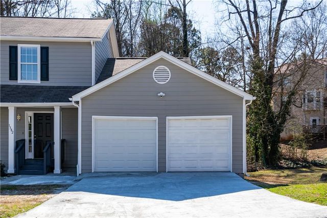1382 Stoneleigh Way, Stone Mountain, GA 30088