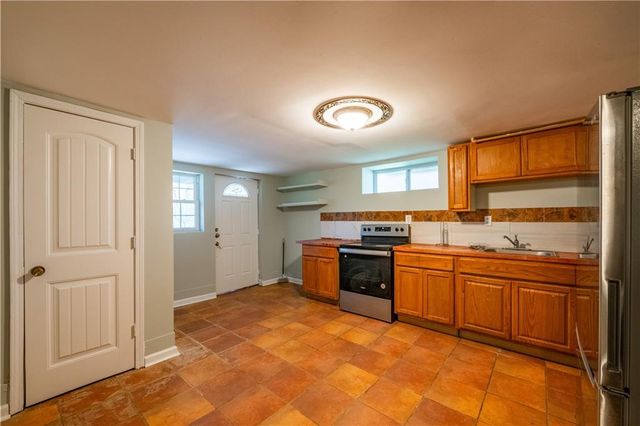 1382 Stoneleigh Way, Stone Mountain, GA 30088