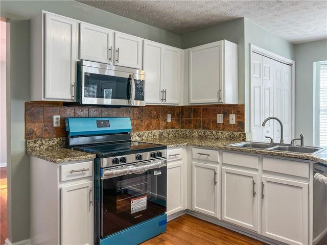 1382 Stoneleigh Way, Stone Mountain, GA 30088