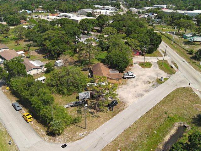 902 Angle Road, Fort Pierce, FL 34947