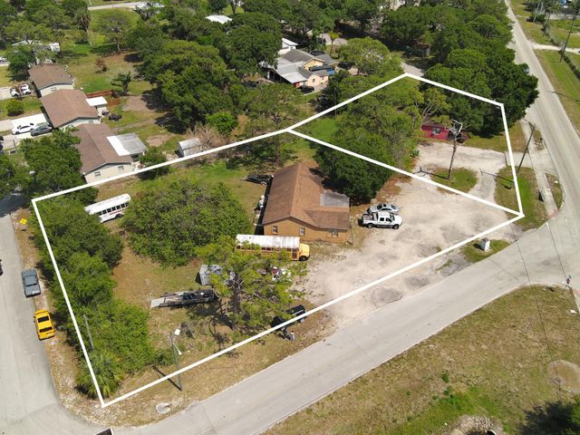 902 Angle Road, Fort Pierce, FL 34947