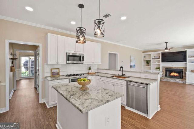 555 Rose Border Drive, Roswell, GA 30075