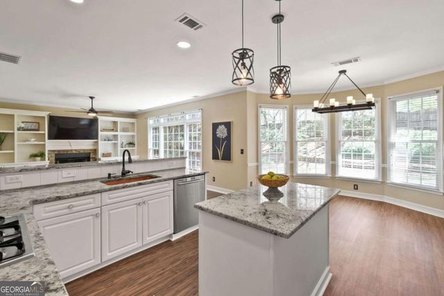 555 Rose Border Drive, Roswell, GA 30075