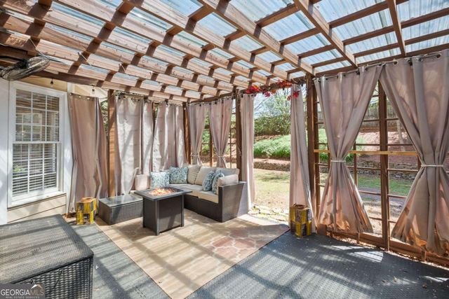 555 Rose Border Drive, Roswell, GA 30075