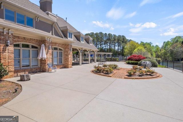 555 Rose Border Drive, Roswell, GA 30075