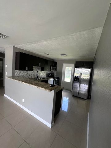 2431 NE 10TH Avenue NE, Pompano Beach, FL 33064