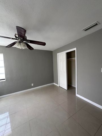 2431 NE 10TH Avenue NE, Pompano Beach, FL 33064